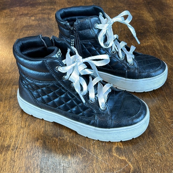 Sketchers - Picture 4 of 16